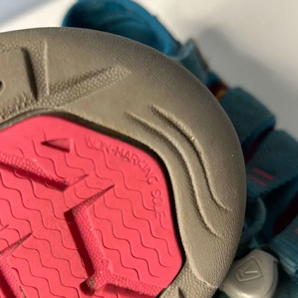 KEEN Newport H2 Waterproof Sandals Kids Sz 3